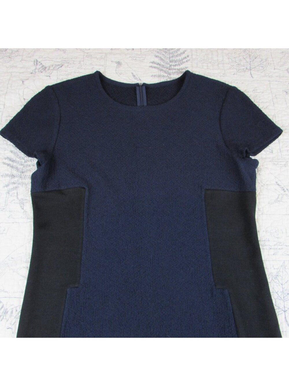 EUC St. John Color Block Knit Fitted Sheath Dress Navy & Black testured  sz 10